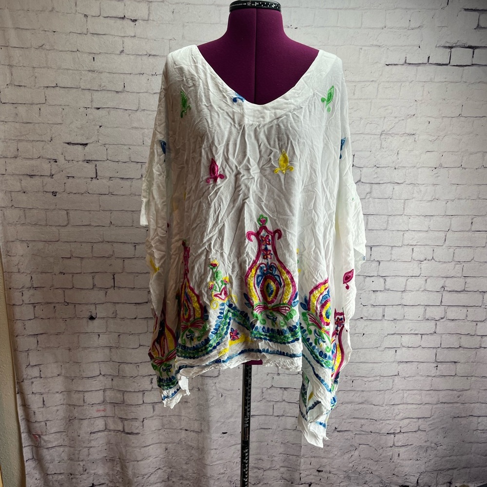 Studio EY size L/XL Caftan blouse white with colorful embroidery